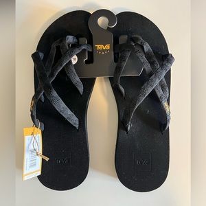 NEW WITH TAGS Women’s Teva Olowahu